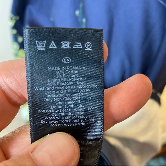 Chic Floral Midi Dress in Navy and Yellow with pockets - Picture 7 of 9